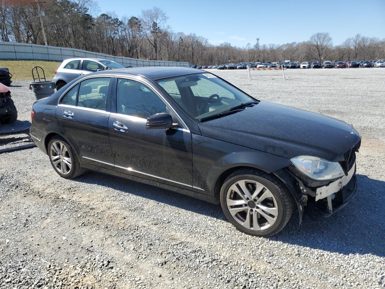 2013 Mercedes-Benz C-klasse VIN WDDGF8AB8DG102189 Copart auction photo, all over damage thumbnail 4