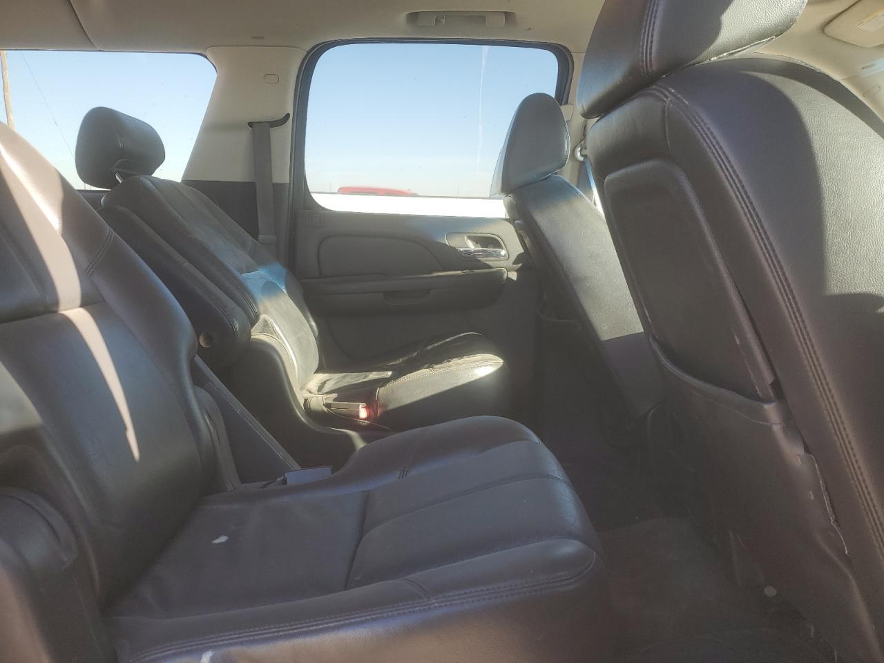 2008 Chevrolet Suburban VIN 3GNFK16398G189919 Copart auction photo, rear end / minor dent/scratches damage thumbnail 11