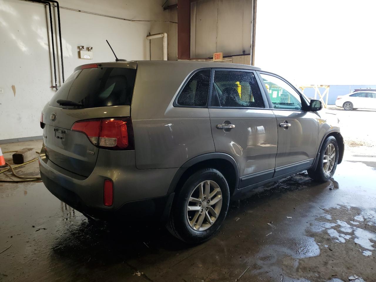 2015 KIA Sorento VIN 5XYKT3A65FG627011 Copart auction photo, front end / undercarriage damage thumbnail 3