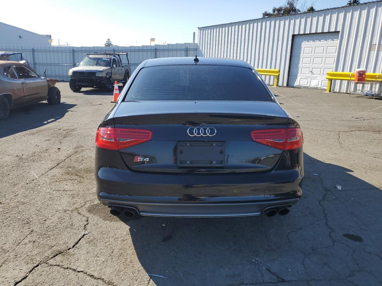 2015 Audi RS4 VIN WAUBGAFL8FA004955 Copart auction photo, side / minor dent/scratches damage thumbnail 6
