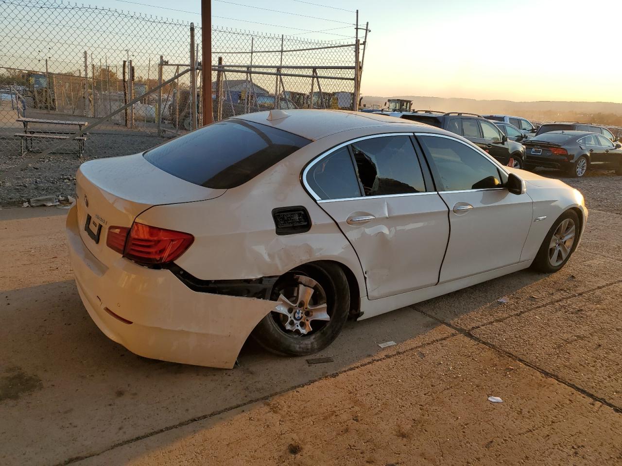 2013 BMW 5er VIN WBAXH5C54DD112646 Copart auction photo, side / rear end damage thumbnail 3