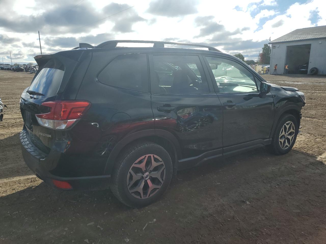 2019 Subaru Forester VIN JF2SKAEC6KH489294 Copart auction photo, front end / side damage thumbnail 3