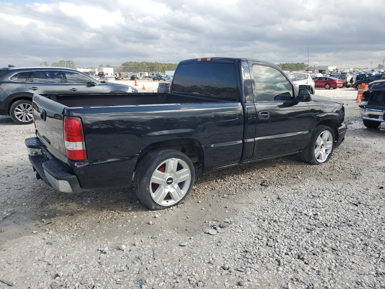 2005 Chevrolet Silverado VIN 1GCEC14X95Z180303 Copart auction photo, side damage thumbnail 3