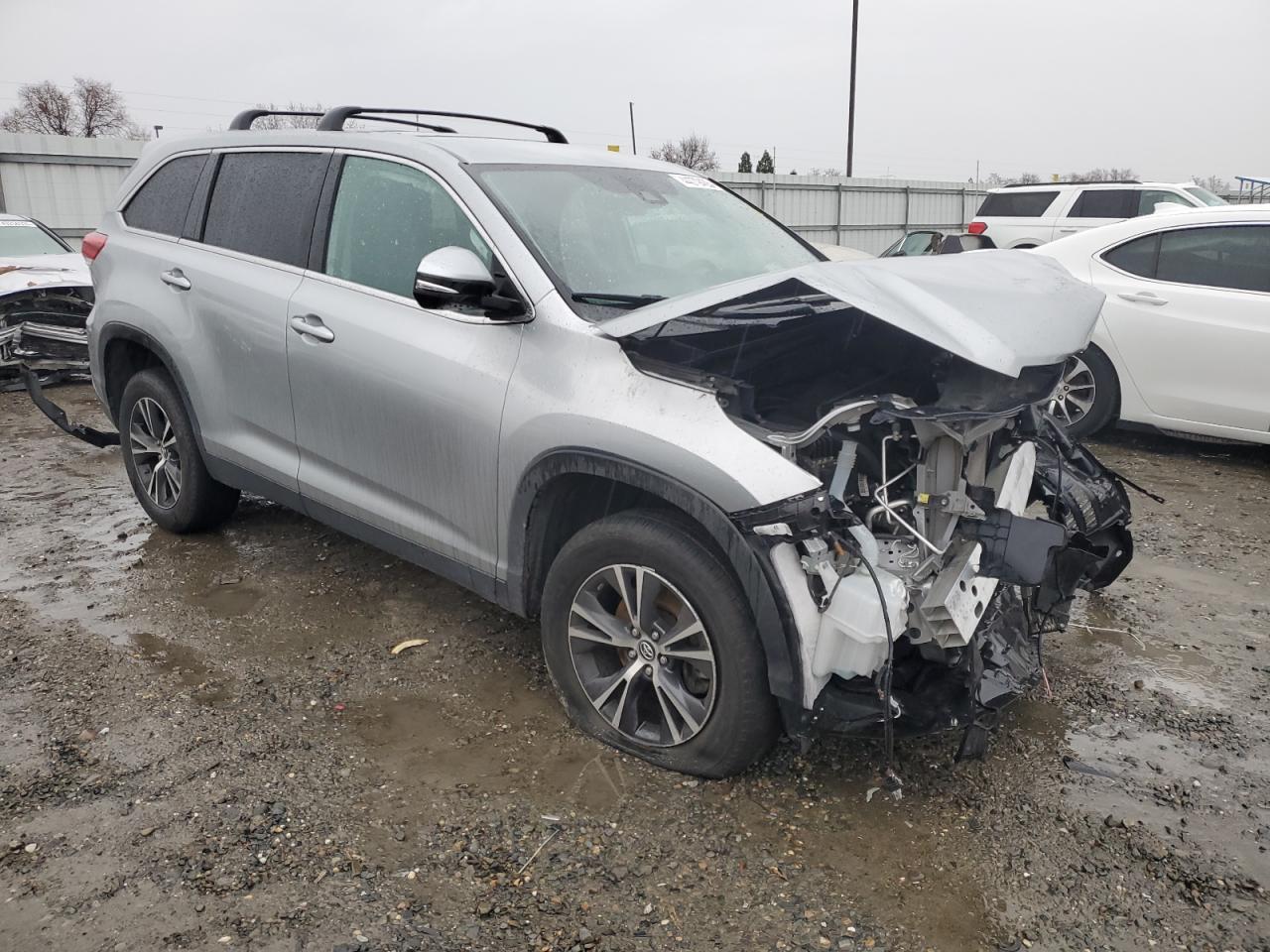 2019 Toyota Highlander VIN 5TDZZRFH5KS337732 Copart auction photo, front end damage thumbnail 4