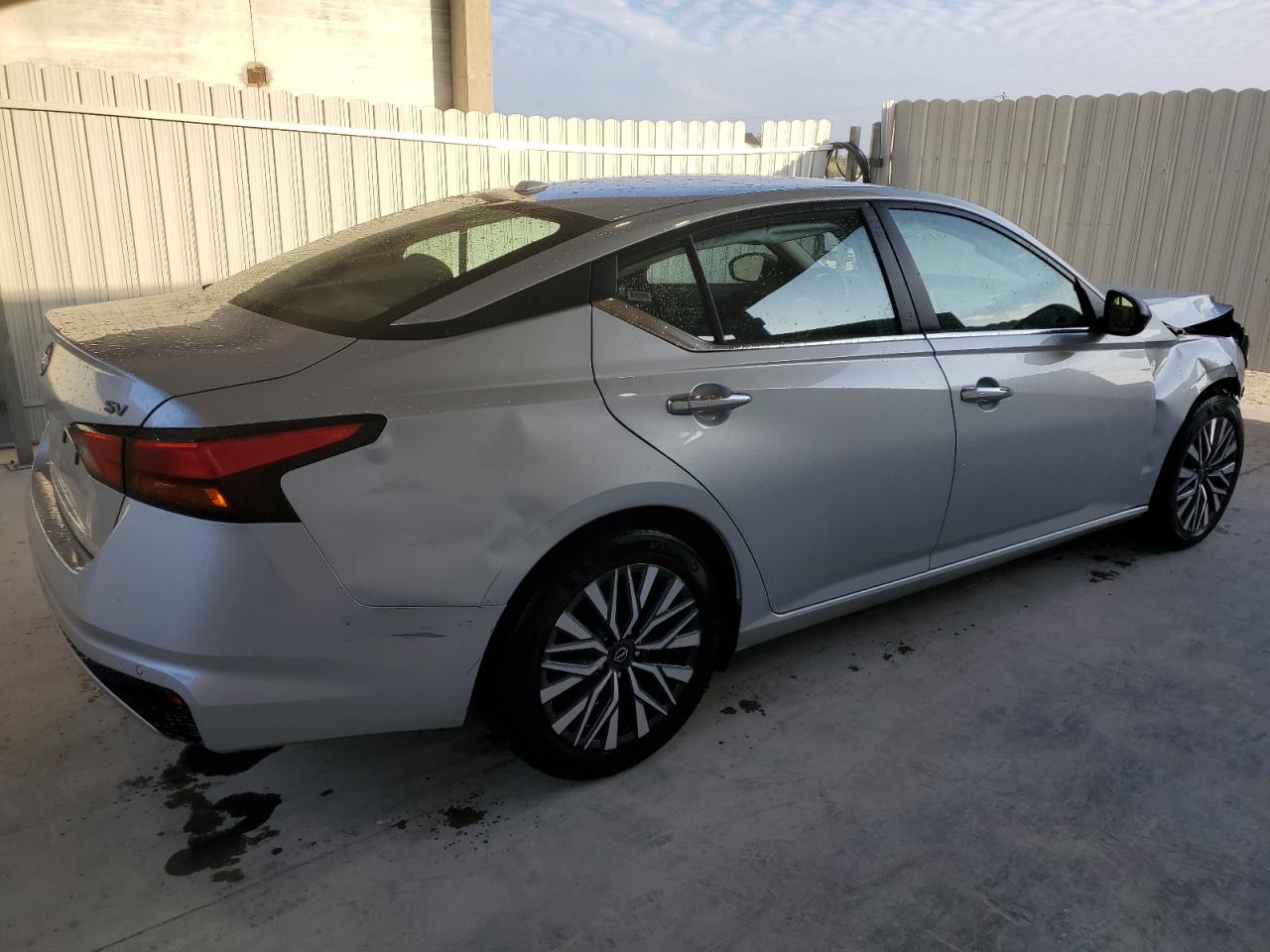 2024 Nissan Altima VIN 1N4BL4DV2RN352578 Copart auction photo, front end / minor dent/scratches damage thumbnail 3