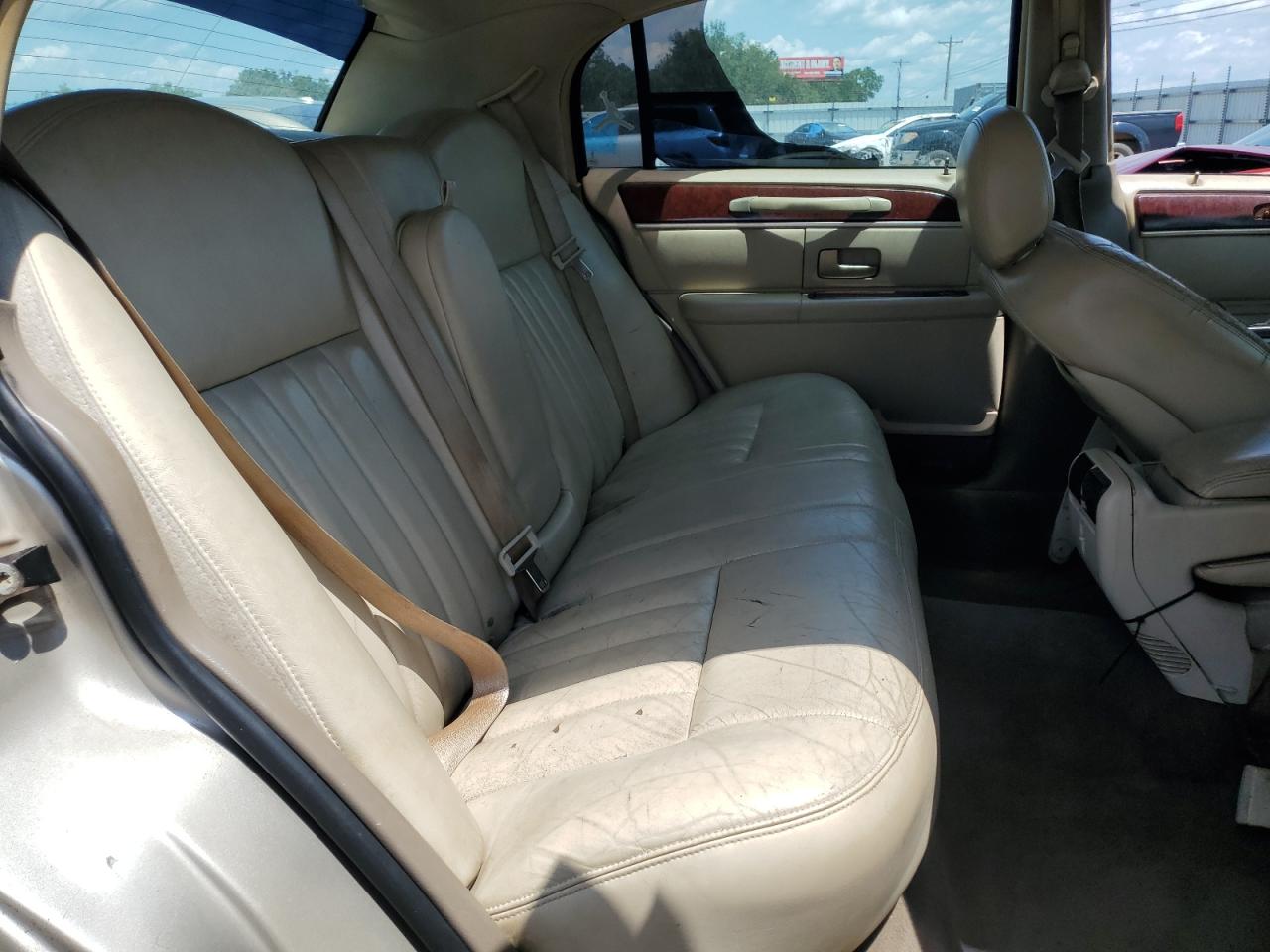 2005 Lincoln Town Car VIN 1LNHM81W95Y650880 Copart auction photo, front end damage thumbnail 10
