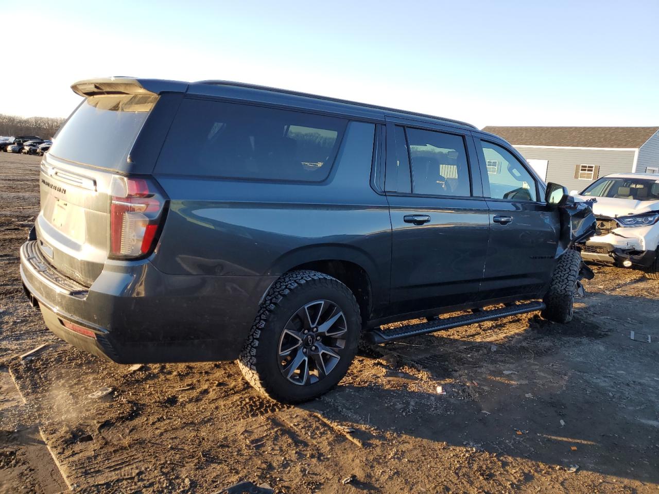 2021 Chevrolet Suburban VIN 1GNSKDKD4MR382763 Copart auction photo, front end / minor dent/scratches damage thumbnail 3
