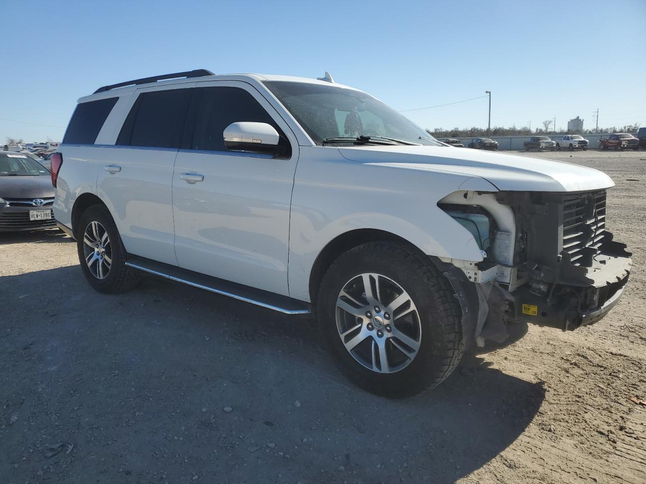 2022 Ford Expedition VIN 1FMJU1HT9NEA50186 Copart auction photo, front end damage thumbnail 4