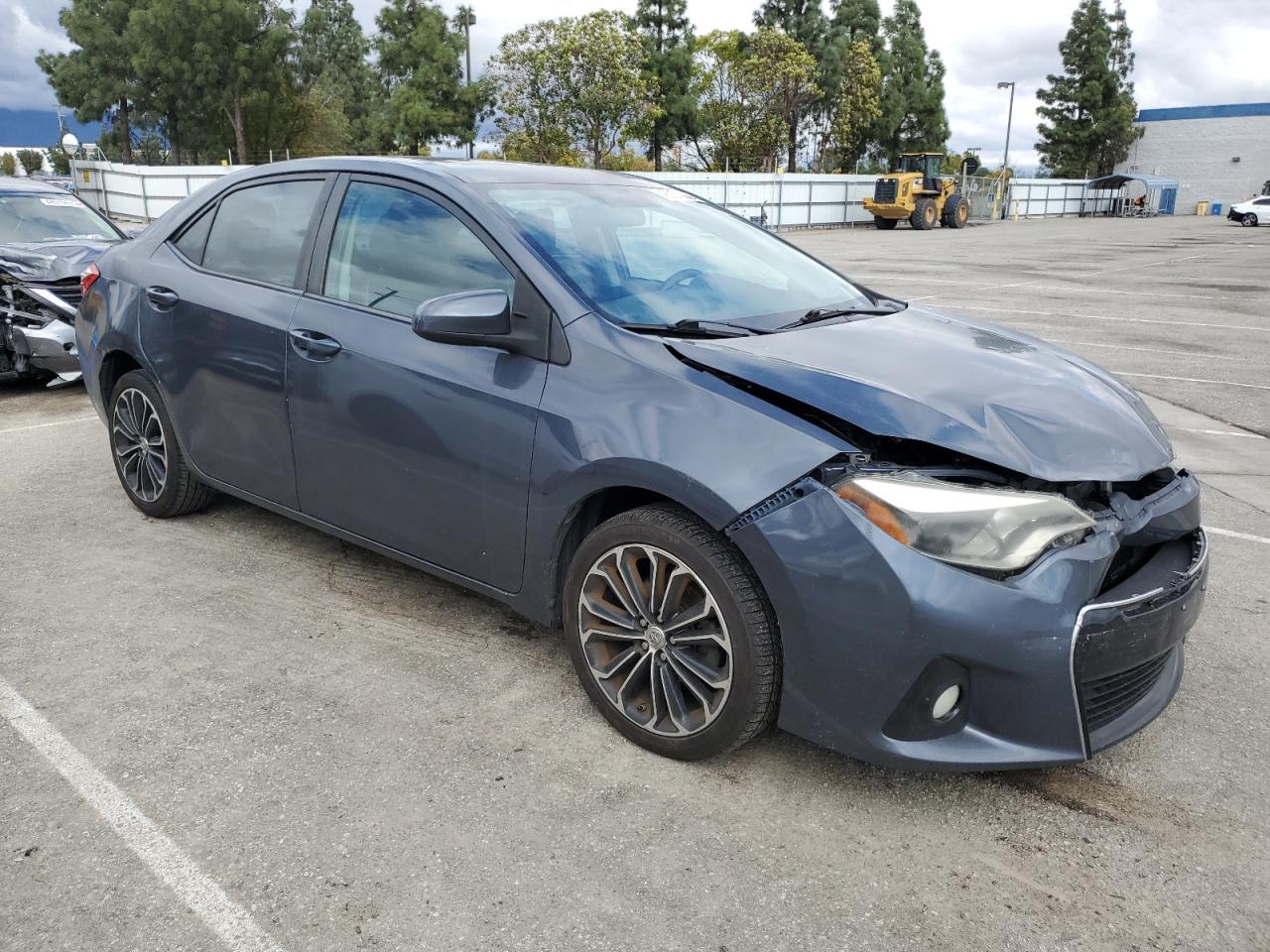 2015 Toyota Corolla VIN 5YFBURHE8FP265510 Copart auction photo, front end damage thumbnail 4