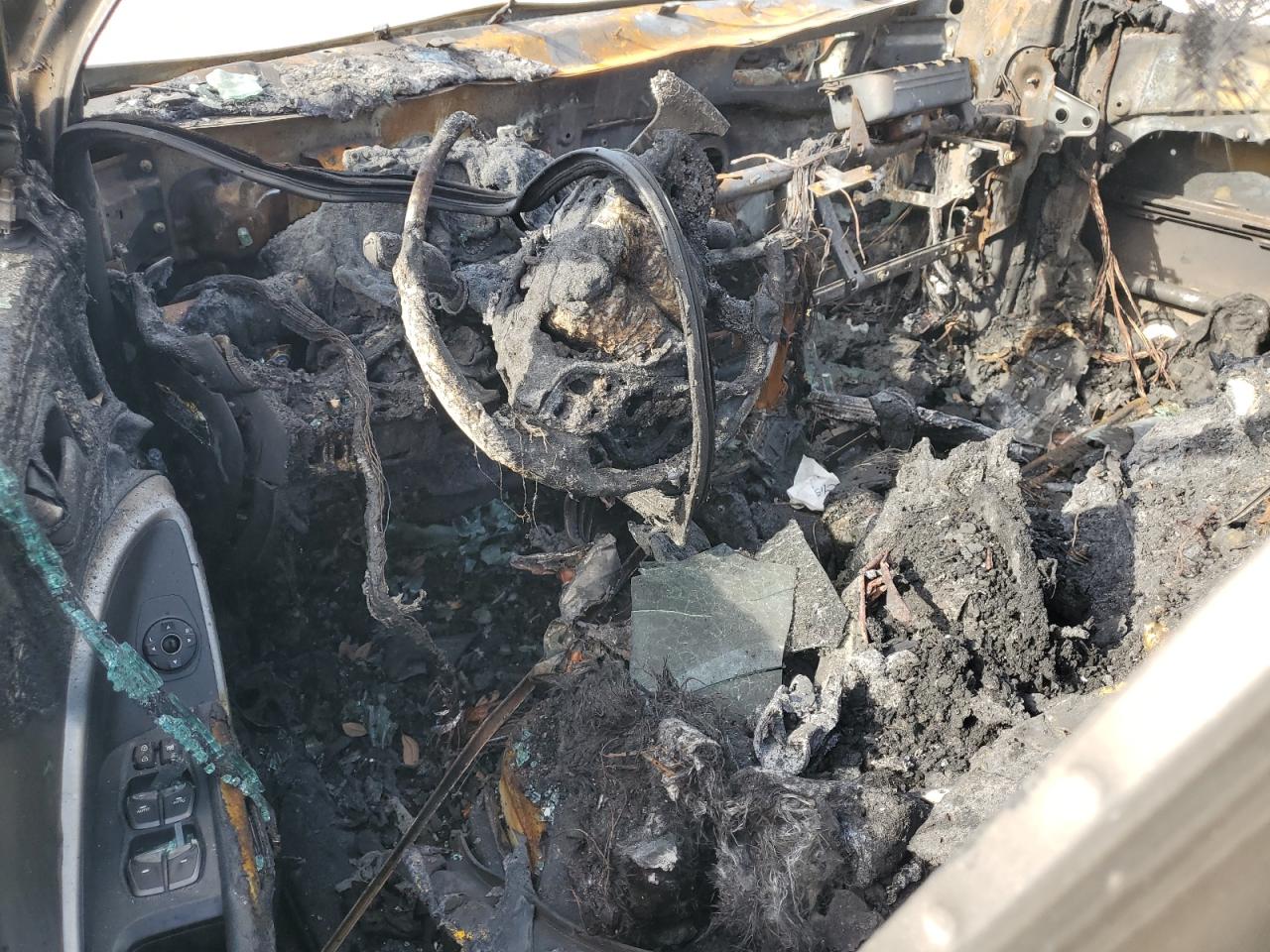 2017 Hyundai Santa Fe VIN 5XYZW4LA4HG408380 Copart auction photo, burn damage thumbnail 8