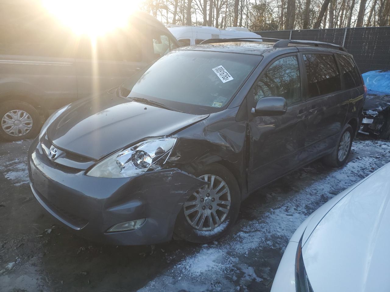 2008 Toyota Sienna VIN 5TDBK22C08S018450