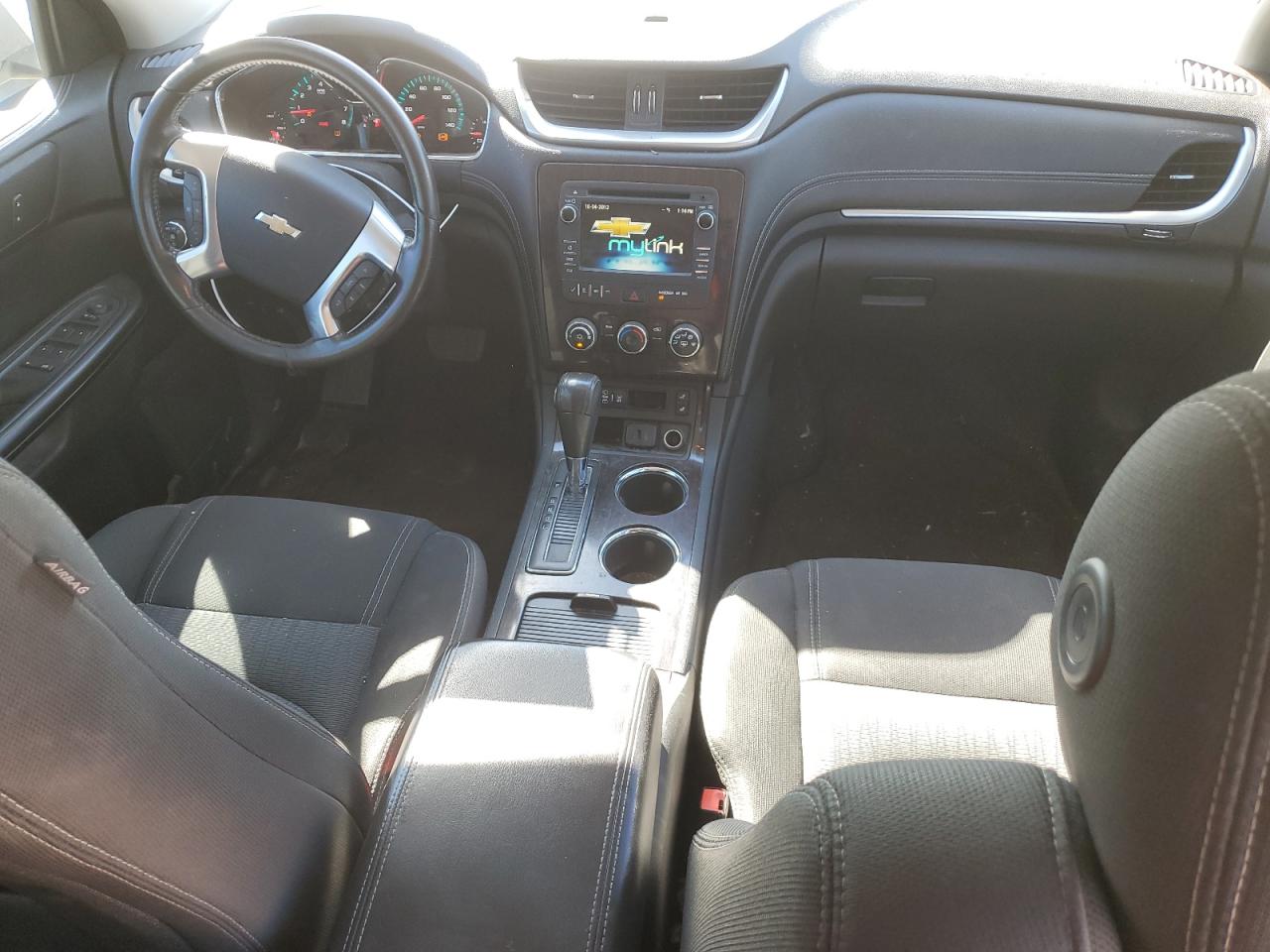 2016 Chevrolet Traverse VIN 1GNKRGKD6GJ301293 Copart auction photo, hail / front end damage thumbnail 8