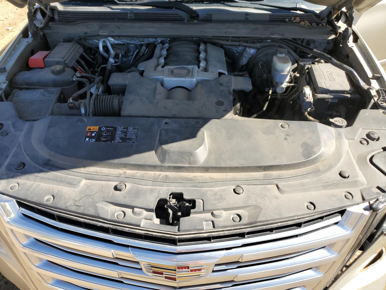 2015 Cadillac Escalade VIN 1GYS3UKJ1FR645266 Copart auction photo, front end / minor dent/scratches damage thumbnail 12