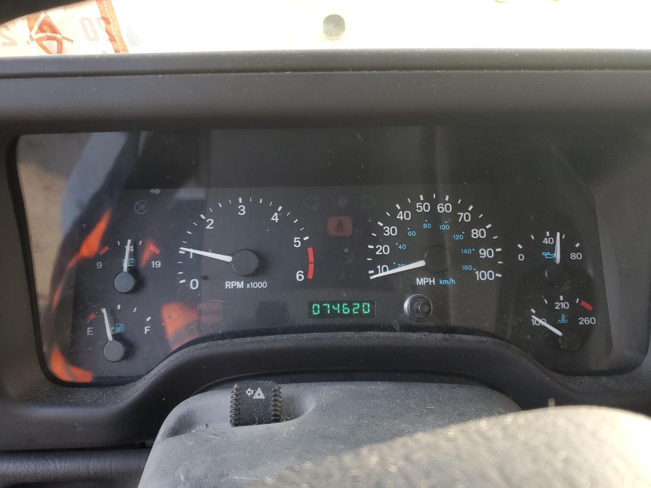 2000 Jeep Wrangler VIN 1J4FA29PXYP775373 Copart auction photo, normal wear / minor dent/scratches damage thumbnail 9