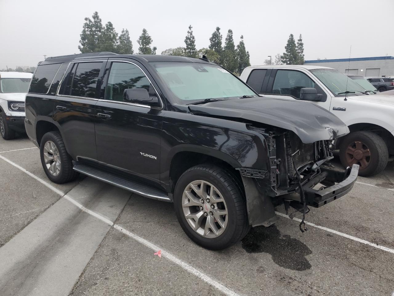 2018 GMC Yukon VIN 1GKS1BKC8JR209609 Copart auction photo, front end damage thumbnail 4
