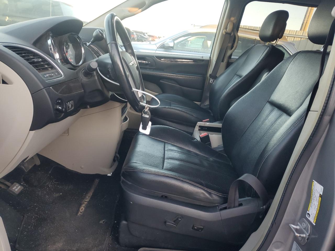2015 Chrysler Town & Country VIN 2C4RC1CG6FR743323 Copart auction photo, front end / side damage thumbnail 7