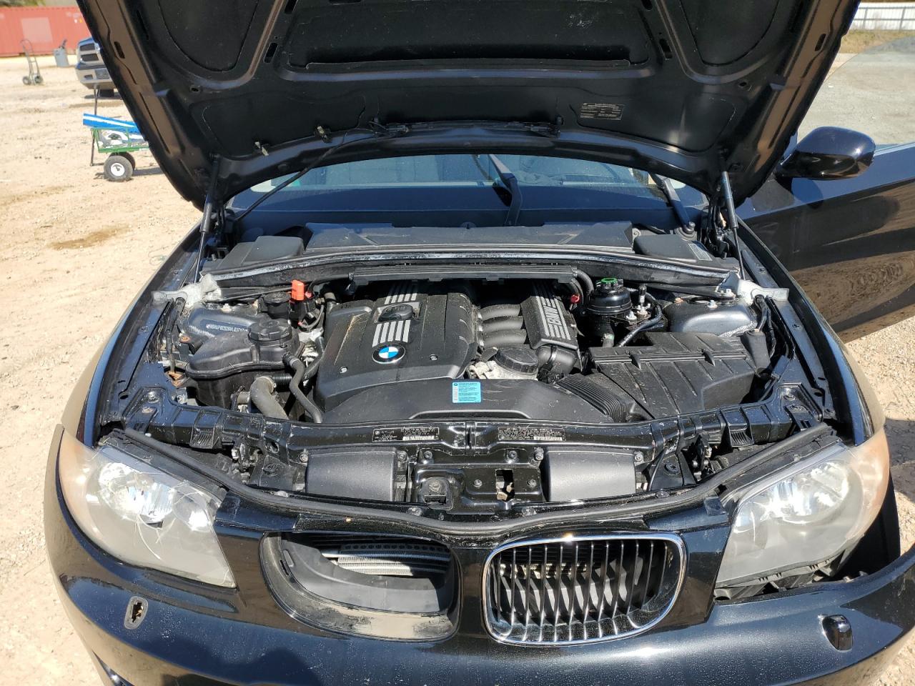 2011 BMW 1er VIN WBAUP9C52BVL90000 Copart auction photo, water/flood / front end damage thumbnail 11