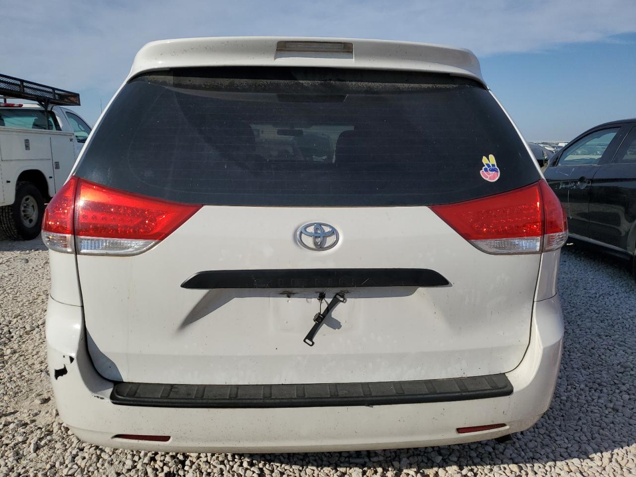 2011 Toyota Sienna VIN 5TDKA3DC2BS003820 Copart auction photo, front end / minor dent/scratches damage thumbnail 6