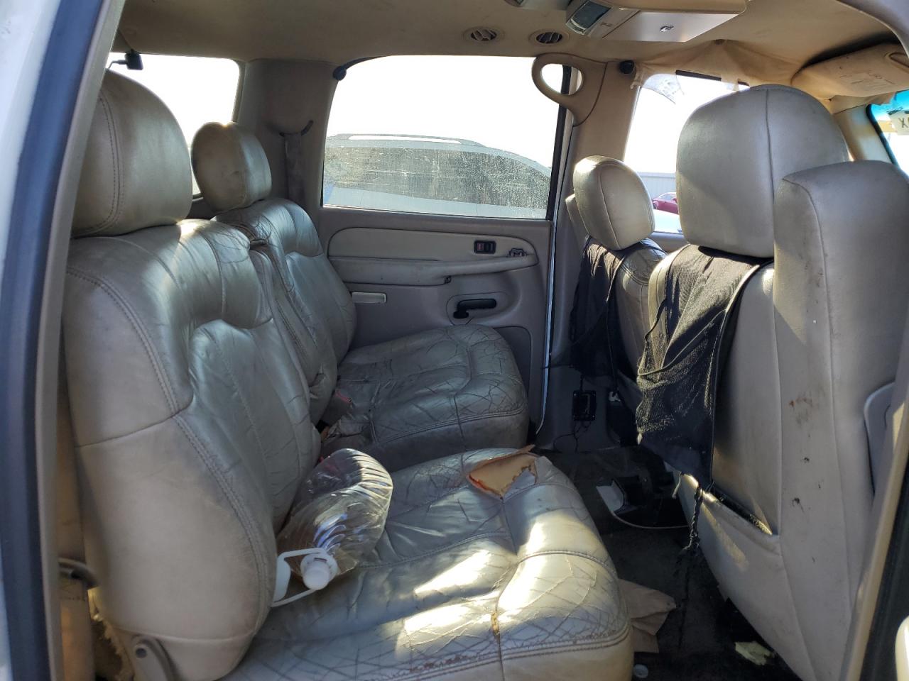 2001 Chevrolet Suburban VIN 3GNEC16TX1G206273 Copart auction photo, side damage thumbnail 11