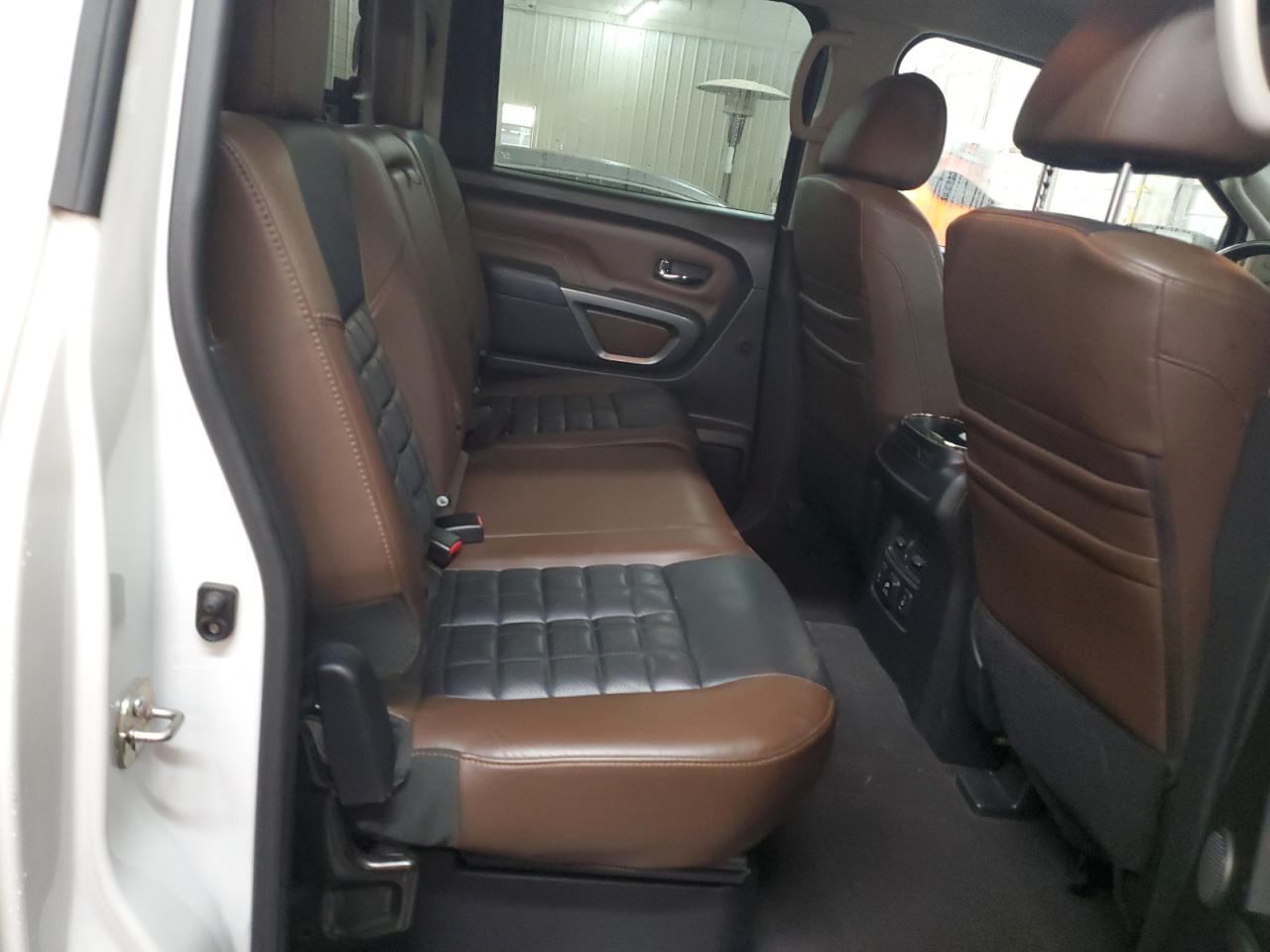2017 Nissan Titan VIN 1N6AA1E52HN526038 Copart auction photo, front end / minor dent/scratches damage thumbnail 10