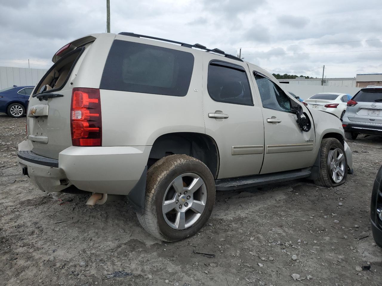 2013 Chevrolet Tahoe VIN 1GNSKBE0XDR364247 Copart auction photo, front end / side damage thumbnail 3