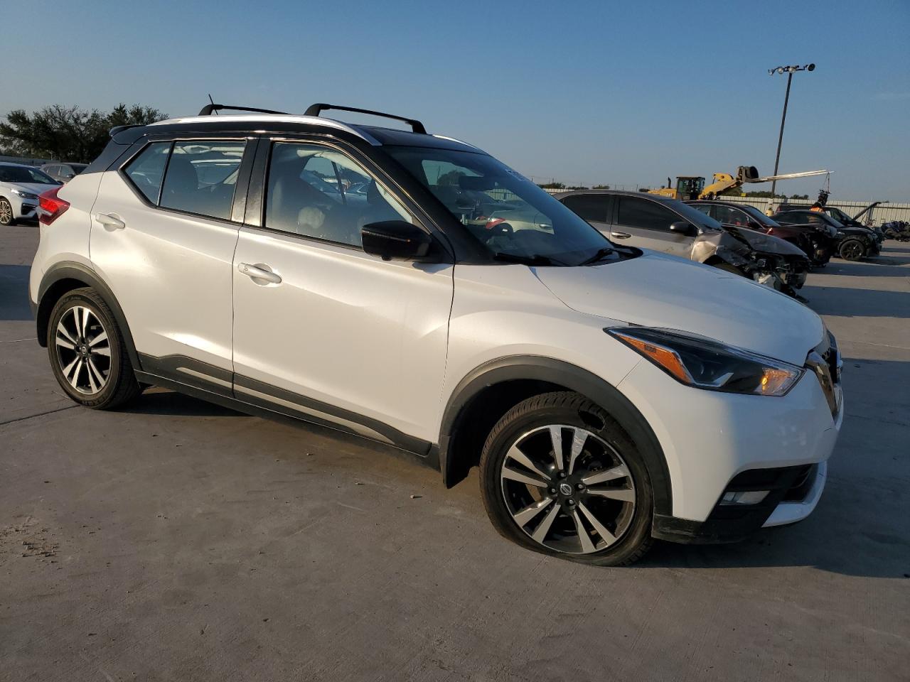 2020 Nissan Kicks VIN 3N1CP5DV9LL477600 Copart auction photo, front end damage thumbnail 4