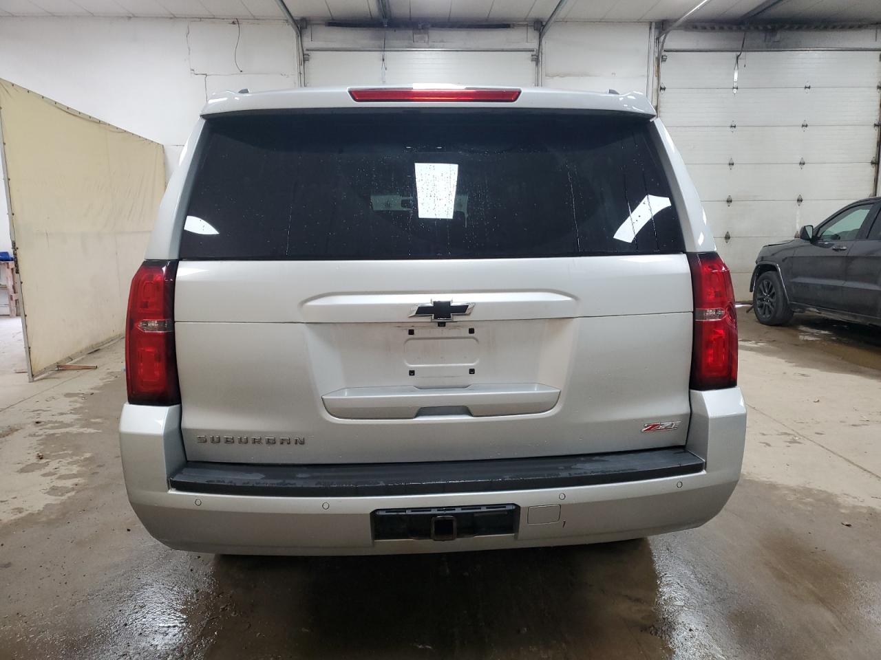 2017 Chevrolet Suburban VIN 1GNSKHKC0HR324623 Copart auction photo, front end / minor dent/scratches damage thumbnail 6