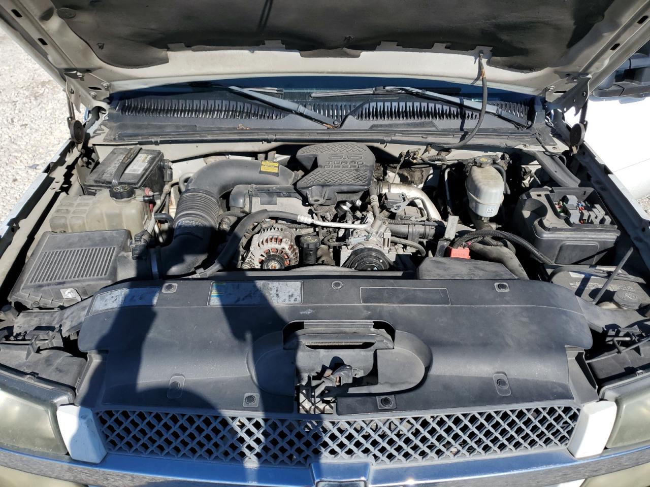 2004 Chevrolet Silverado VIN 1GCJC33234F259935 Copart auction photo, side damage thumbnail 11