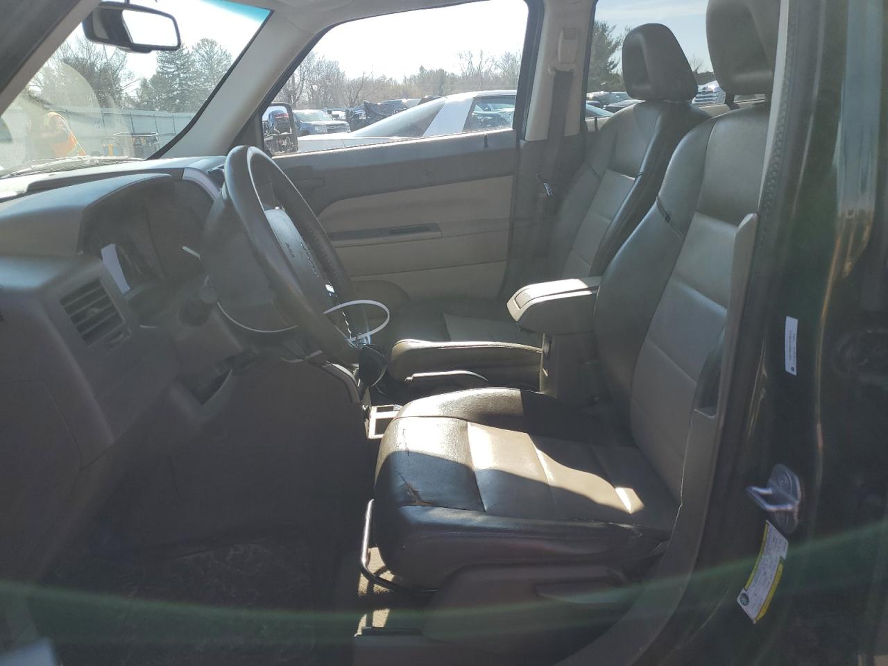 2007 Jeep Liberty (Patriot) VIN 1J8FF48W97D395154 Copart auction photo, side / front end damage thumbnail 7