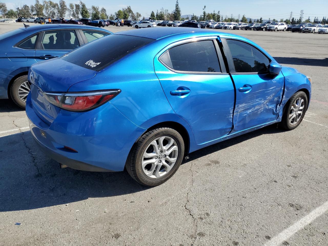 2018 Toyota Yaris VIN 3MYDLBYV6JY323448 Copart auction photo, side damage thumbnail 3