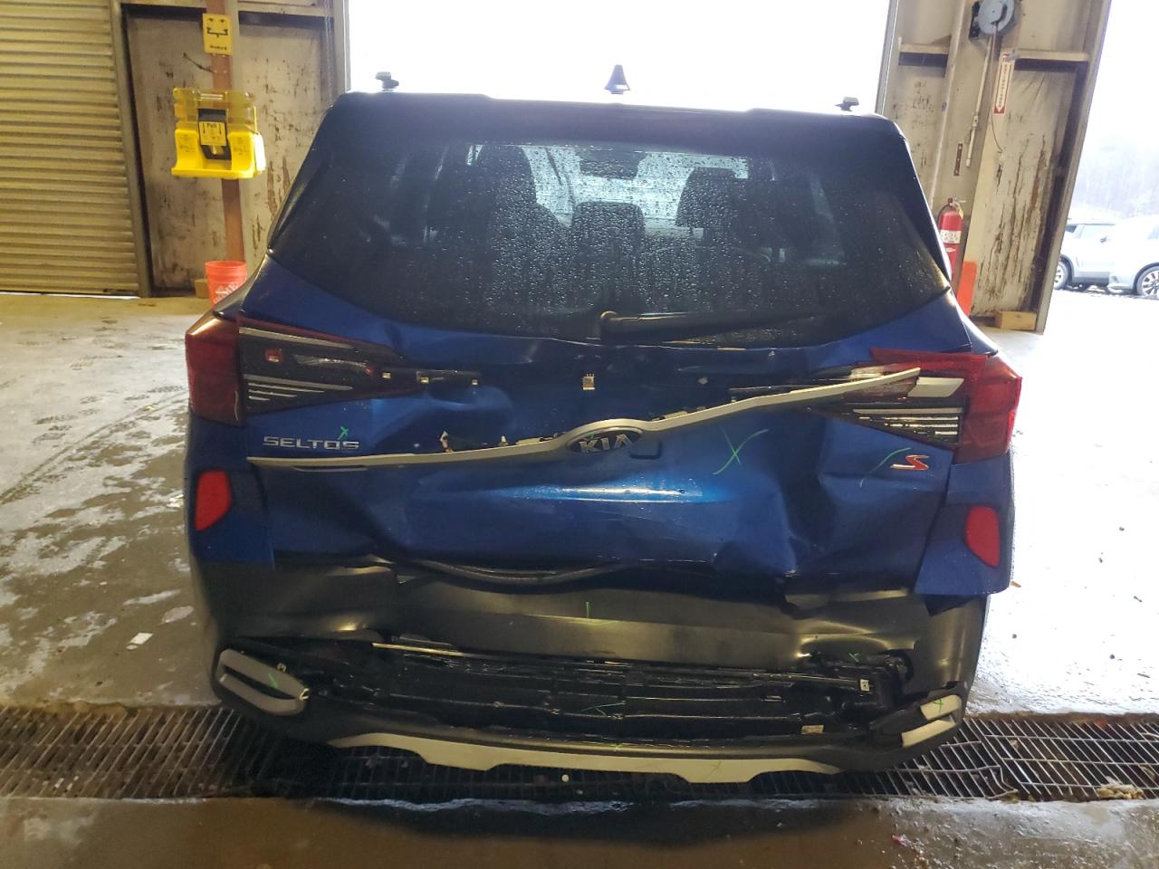 2021 KIA Seltos VIN KNDEU2AAXM7083236 Copart auction photo, rear end damage thumbnail 6