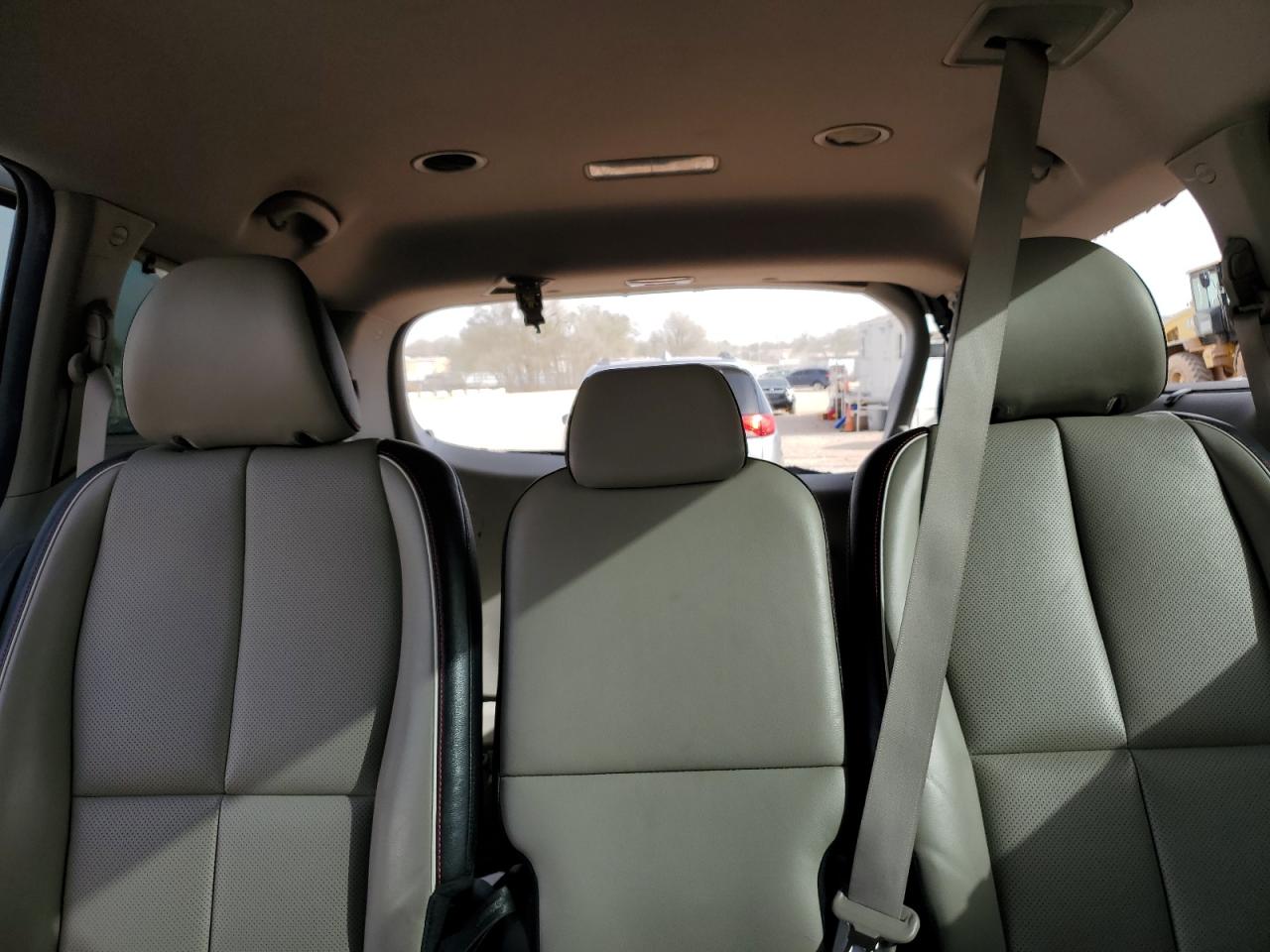 2021 KIA Sedona VIN KNDMB5C1XM6672437 Copart auction photo, rear end / minor dent/scratches damage thumbnail 10