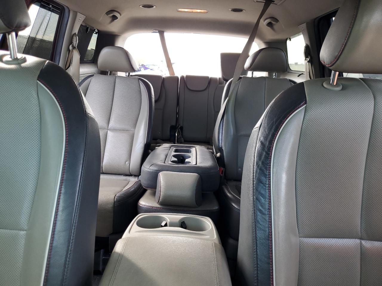 2017 KIA Sedona VIN KNDMB5C15H6281248 Copart auction photo, front end / minor dent/scratches damage thumbnail 10