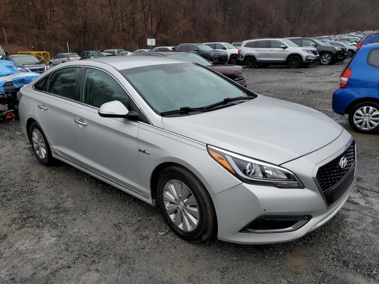 2016 Hyundai Sonata VIN KMHE24L19GA015317 Copart auction photo, minor dent/scratches damage thumbnail 4