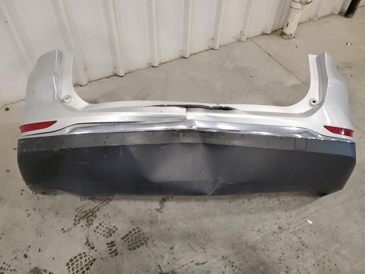 2018 Chevrolet Equinox VIN 2GNAXREV6J6172820 Copart auction photo, rear end damage thumbnail 15