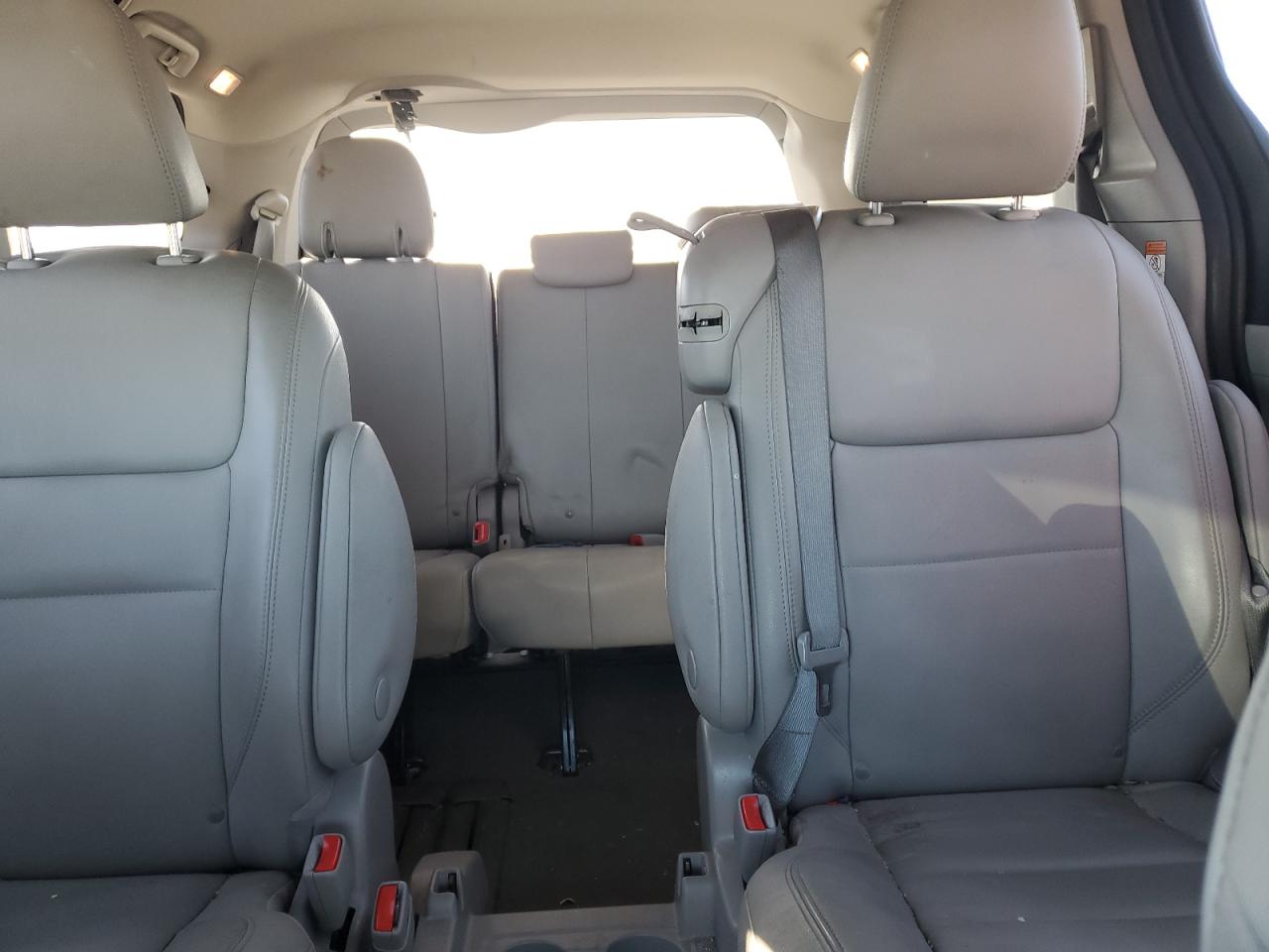 2020 Toyota Sienna VIN 5TDYZ3DC5LS025864 Copart auction photo, rear end / side damage thumbnail 10