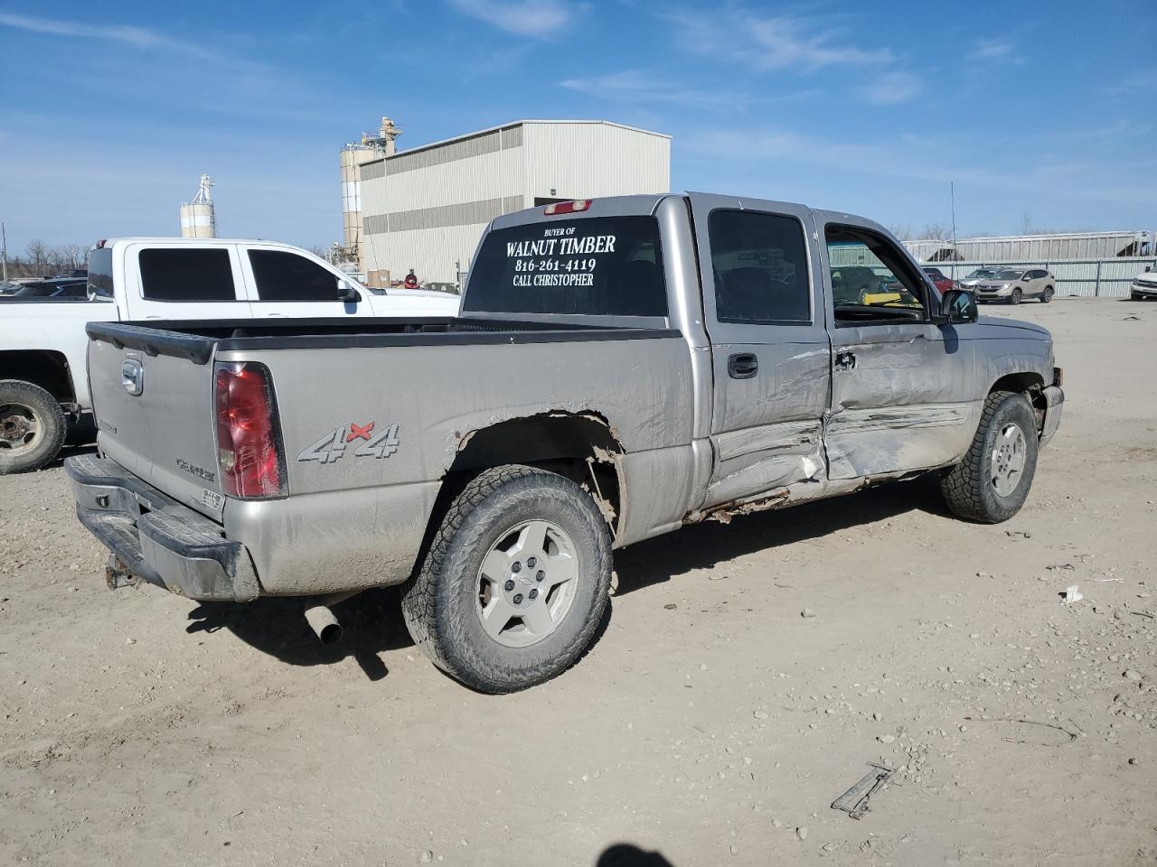 2005 Chevrolet Silverado VIN 2GCEK13T751201711 Copart auction photo, side / front end damage thumbnail 3
