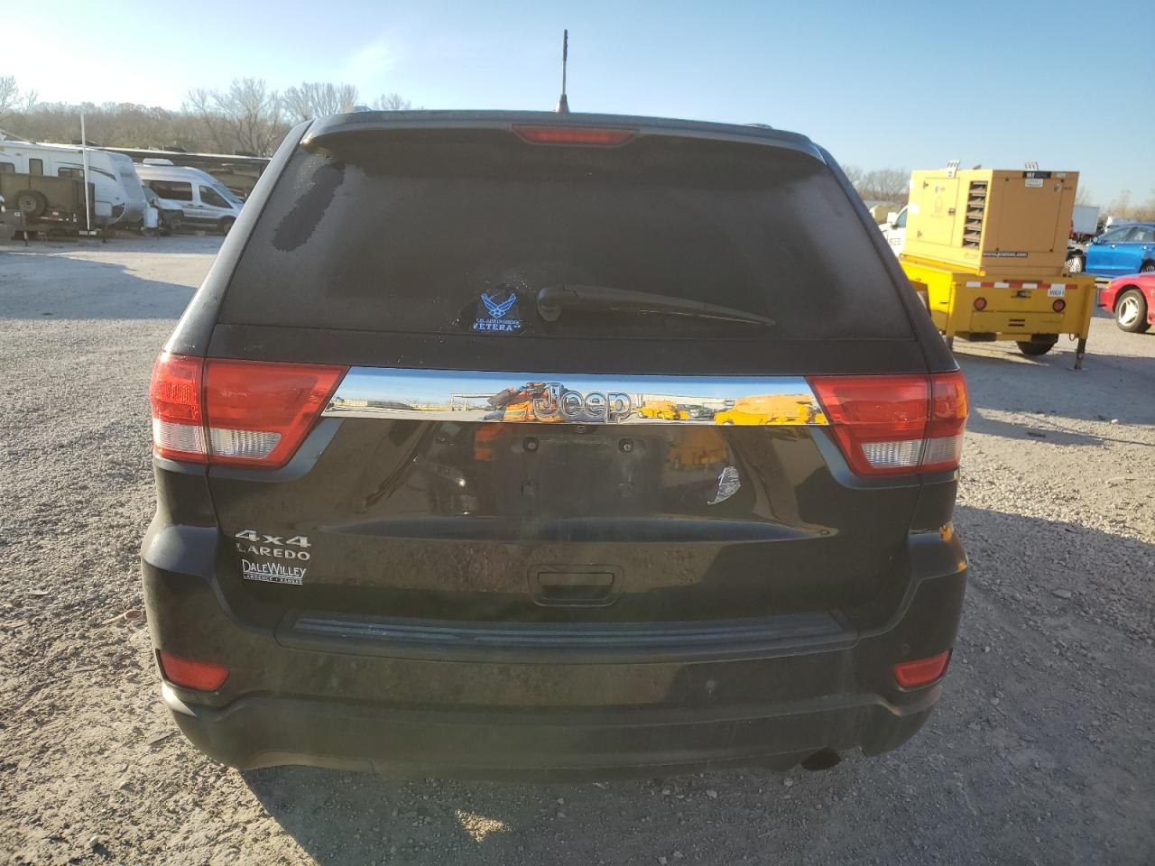 2011 Jeep Grand Cherokee VIN 1J4RR4GG1BC615711 Copart auction photo, side damage thumbnail 6