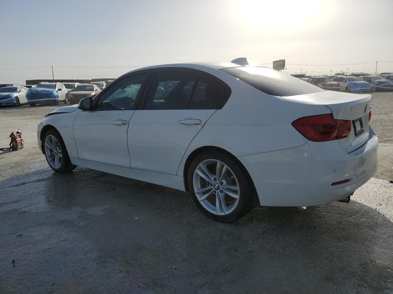 2018 BMW 3er VIN WBA8E1G56JNU90845 Copart auction photo, front end / minor dent/scratches damage thumbnail 2