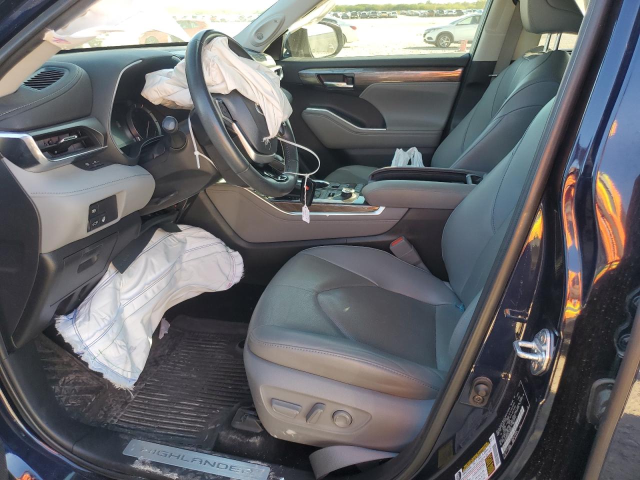 2022 Toyota Highlander VIN 5TDDZRBH4NS213648 Copart auction photo, front end damage thumbnail 7