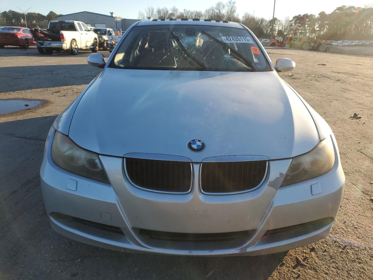 2007 BMW 3er VIN WBAVC93507KX61129 Copart auction photo, vandalism damage thumbnail 5