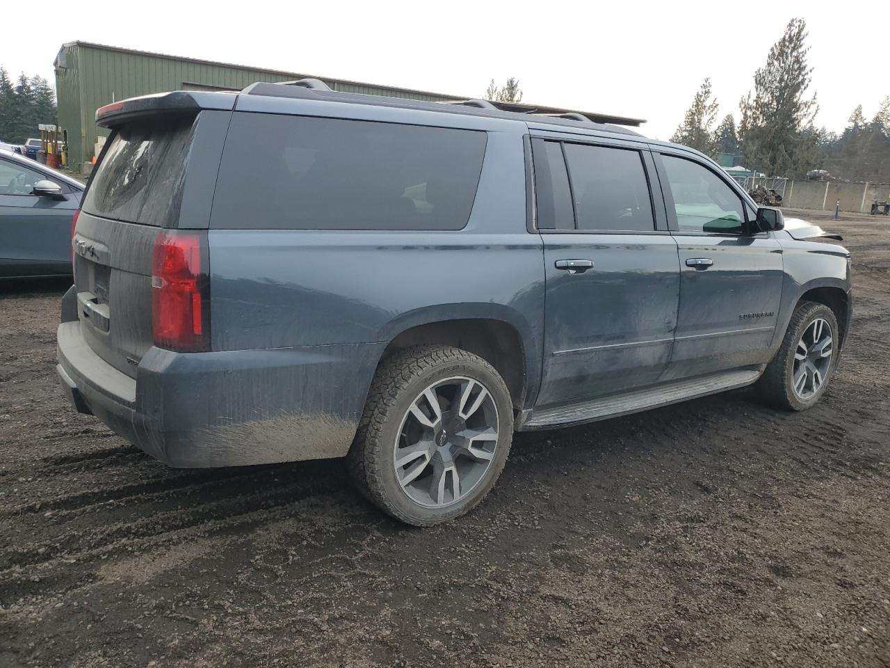 2019 Chevrolet Suburban VIN 1GNSKJKJ0KR215401 Copart auction photo, front end damage thumbnail 3