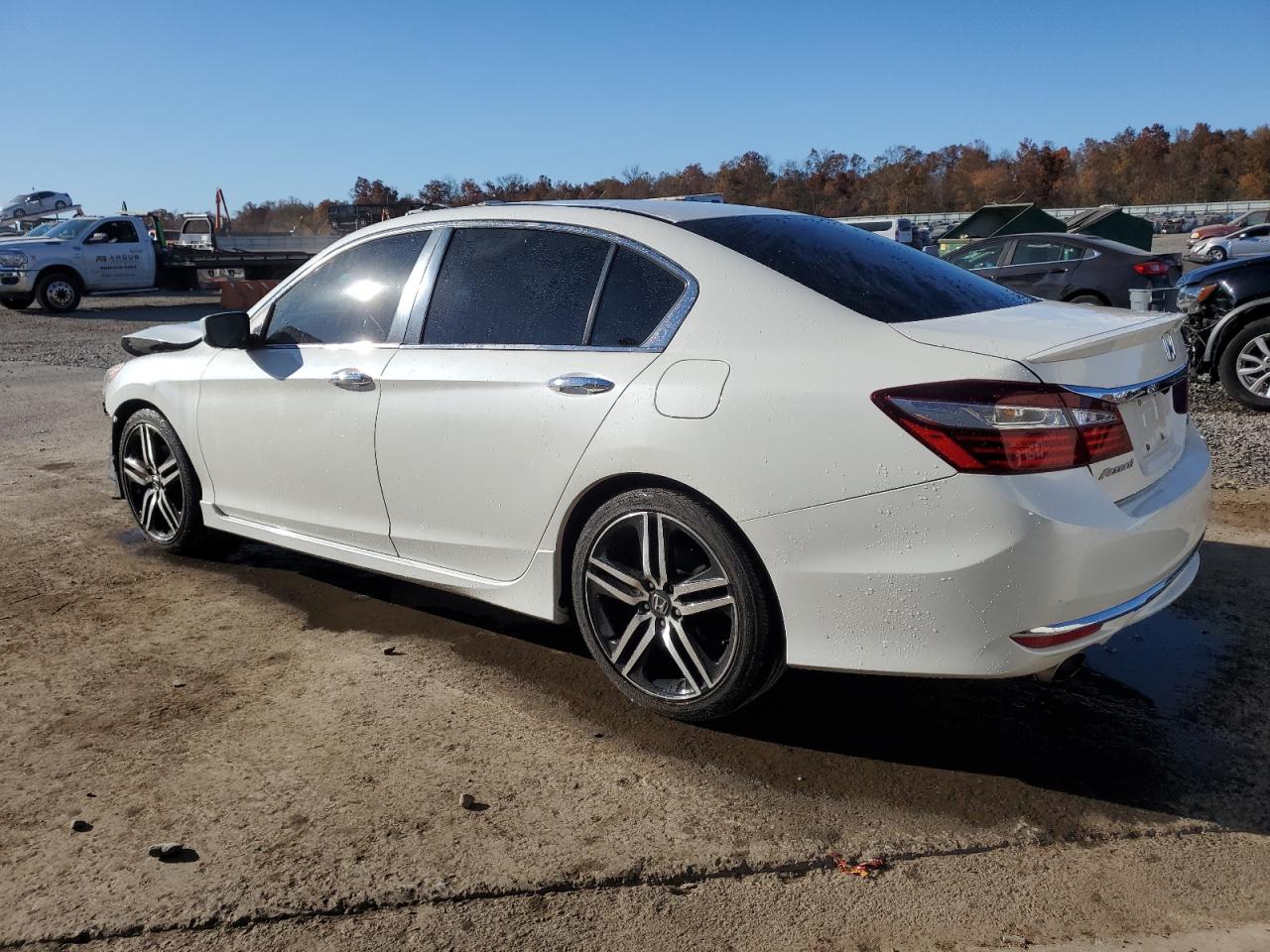 2017 Honda Accord VIN 1HGCR2F58HA189246 Copart auction photo, front end damage thumbnail 2