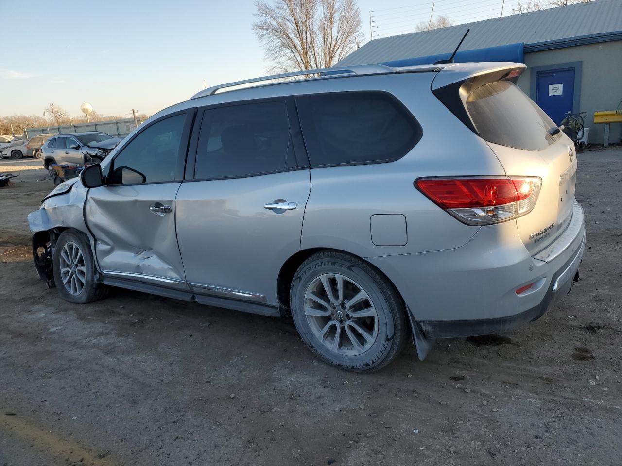 2015 Nissan Pathfinder VIN 5N1AR2MM0FC685462 Copart auction photo, side / front end damage thumbnail 2