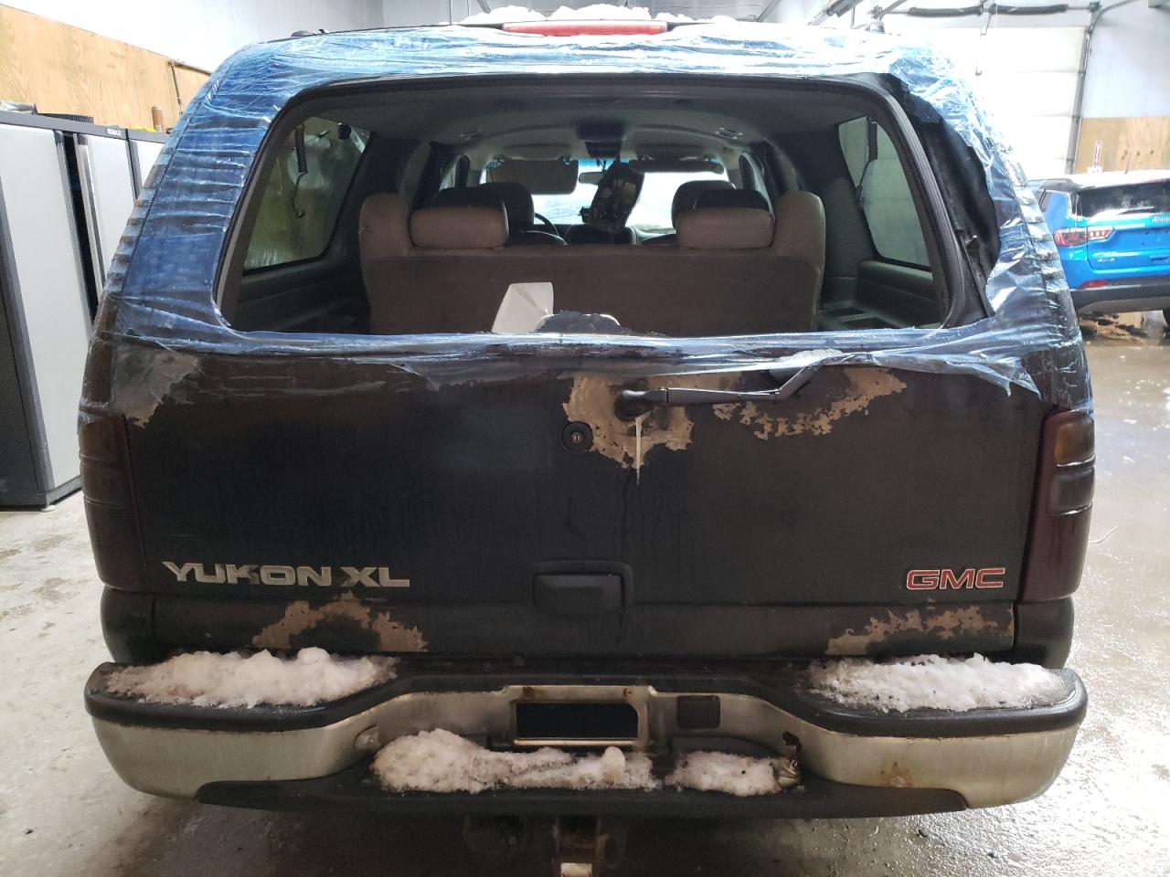2000 GMC Yukon VIN 1GKFK16T2YJ165375 Copart auction photo, front end / minor dent/scratches damage thumbnail 6