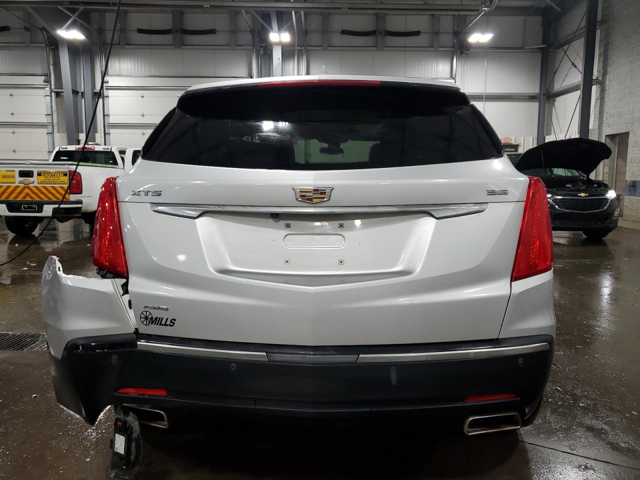 2018 Cadillac XT5 VIN 1GYKNFRS5JZ209582 Copart auction photo, rear end / side damage thumbnail 6