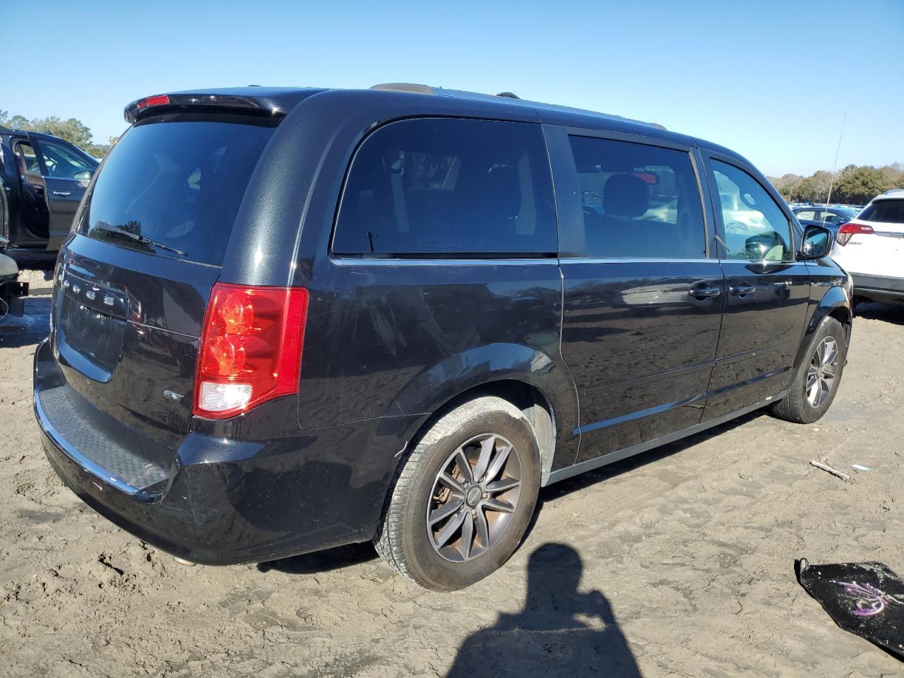2017 Dodge Caravan VIN 2C4RDGCGXHR851558 Copart auction photo, front end damage thumbnail 3