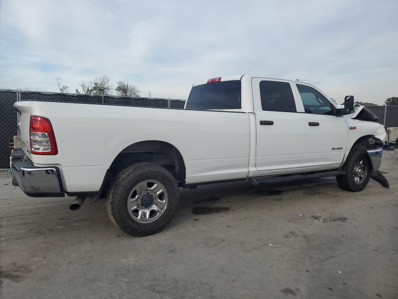 2020 RAM 2500 VIN 3C6UR5HJ4LG262371 Copart auction photo, front end damage thumbnail 3