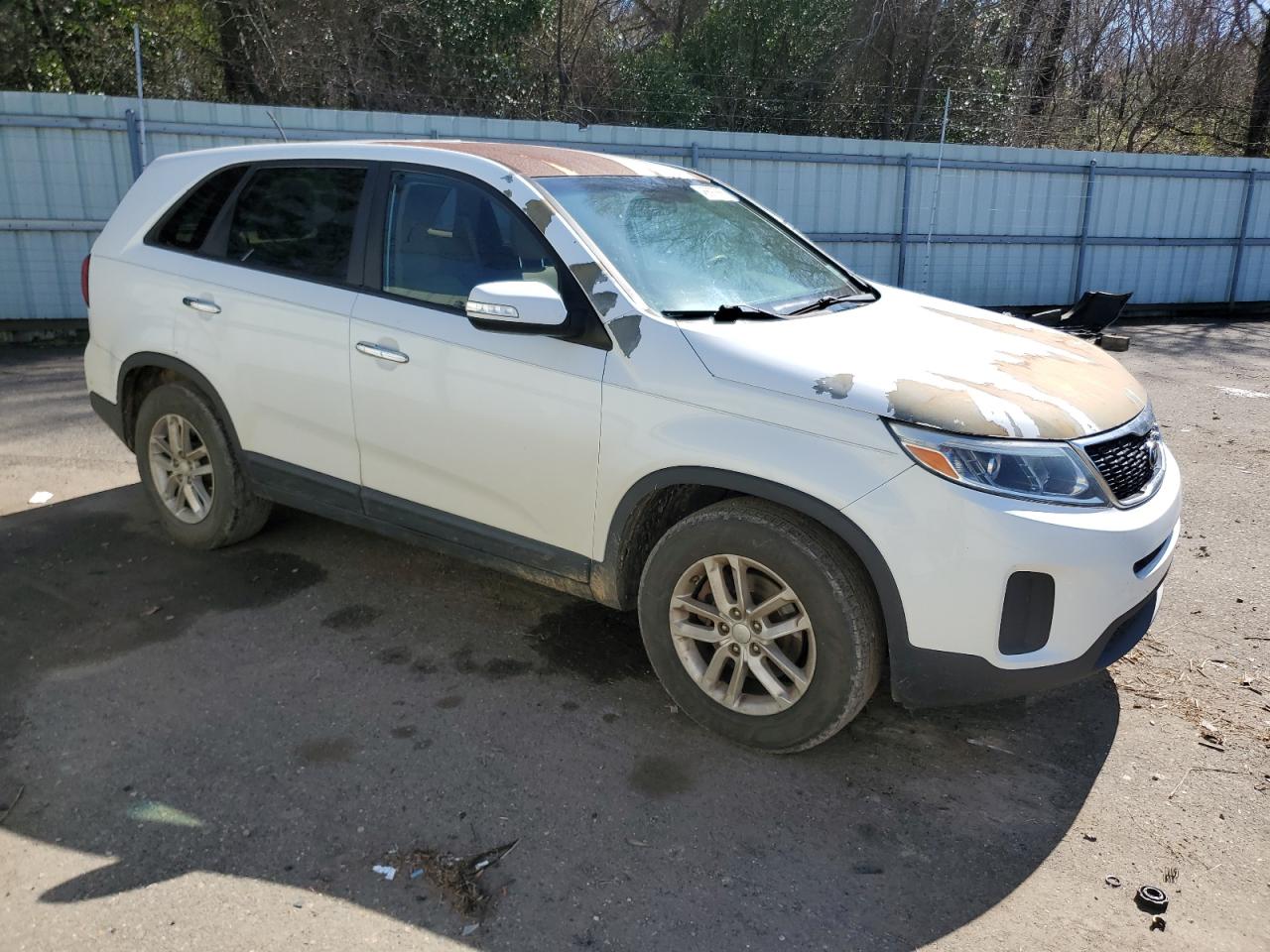 2015 KIA Sorento VIN 5XYKT3A68FG595865 Copart auction photo, normal wear / minor dent/scratches damage thumbnail 4