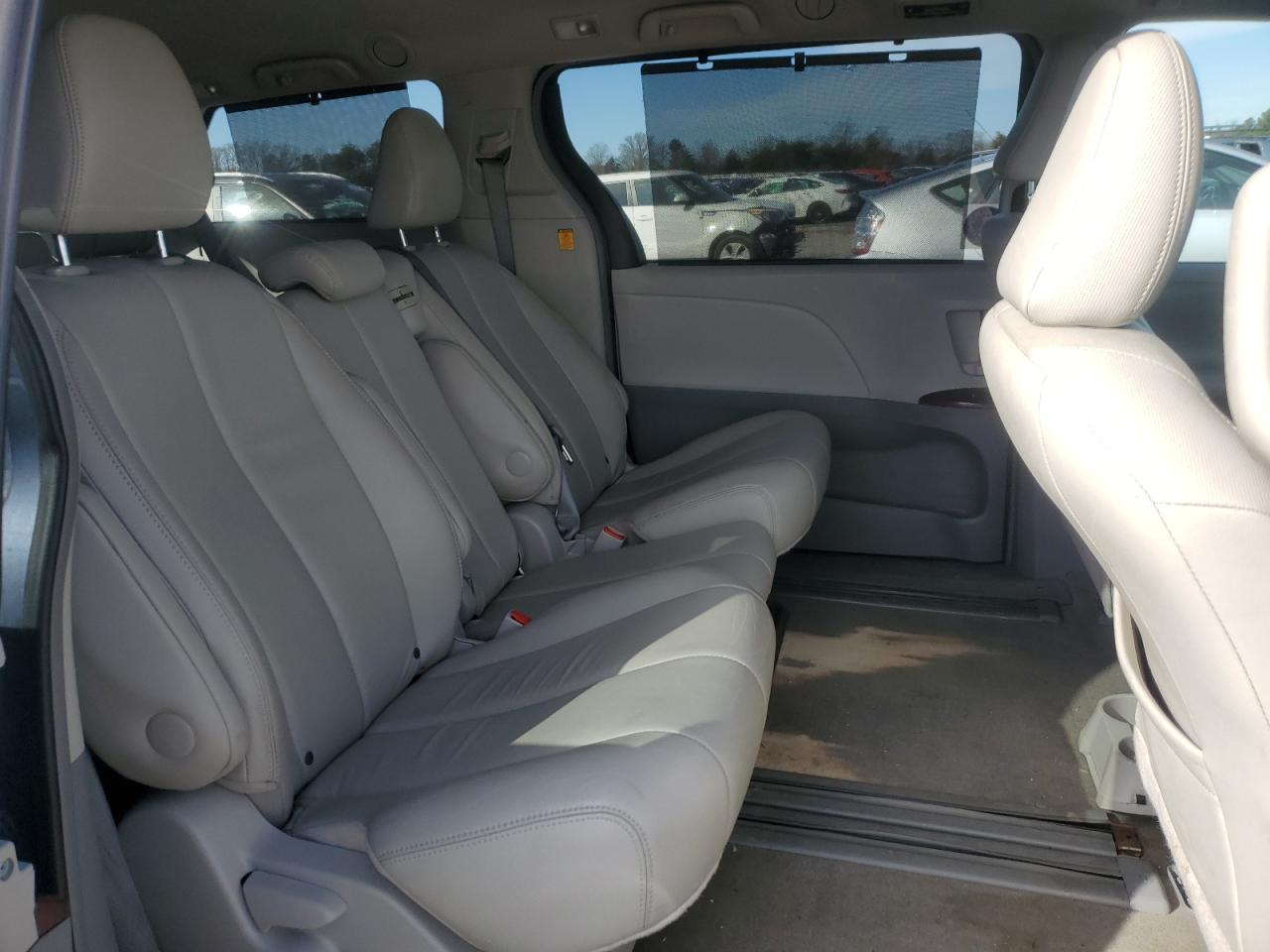 2013 Toyota Sienna VIN 5TDYK3DC8DS361319 Copart auction photo, rear end / minor dent/scratches damage thumbnail 11